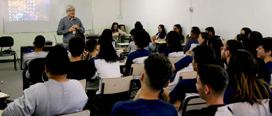 O assessor da Diretoria-Geral visitou as duas escolas (Foto: TRG)
